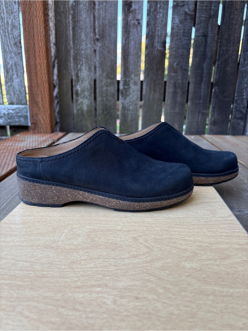 Earth Kolia Black Leather Slip on Heeled Clogs Sz 7.5